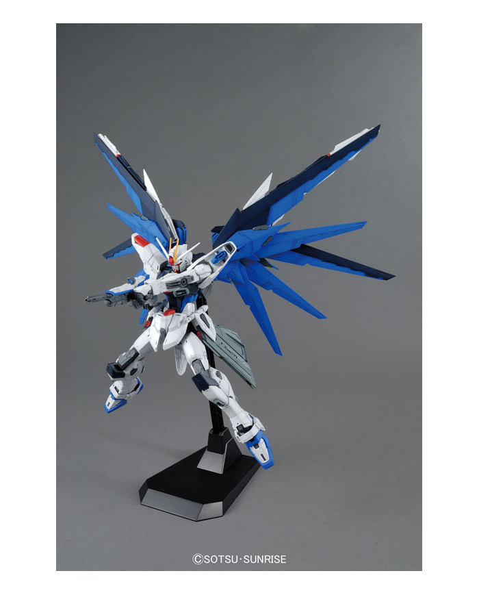Gundam Freedom ZGMF-X10A : Mobile Suit Gundam SEED Destiny - MG - Ver. 2  | 1/100 | Bandai