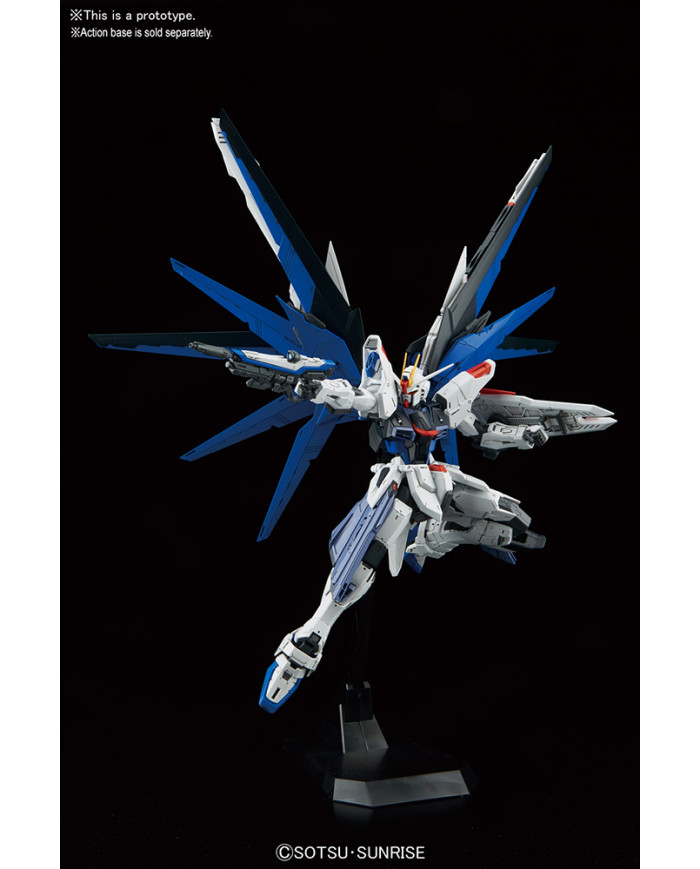 Gundam Freedom ZGMF-X10A : Mobile Suit Gundam SEED Destiny - MG - Ver. 2  | 1/100 | Bandai