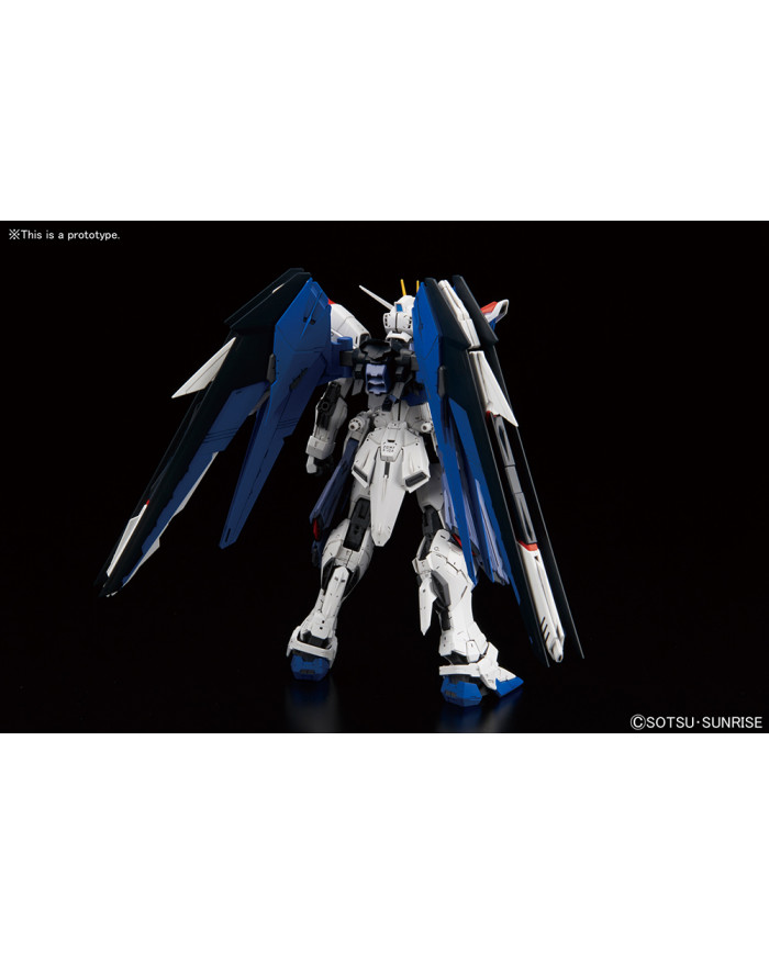 Gundam Freedom ZGMF-X10A : Mobile Suit Gundam SEED Destiny - MG - Ver. 2  | 1/100 | Bandai