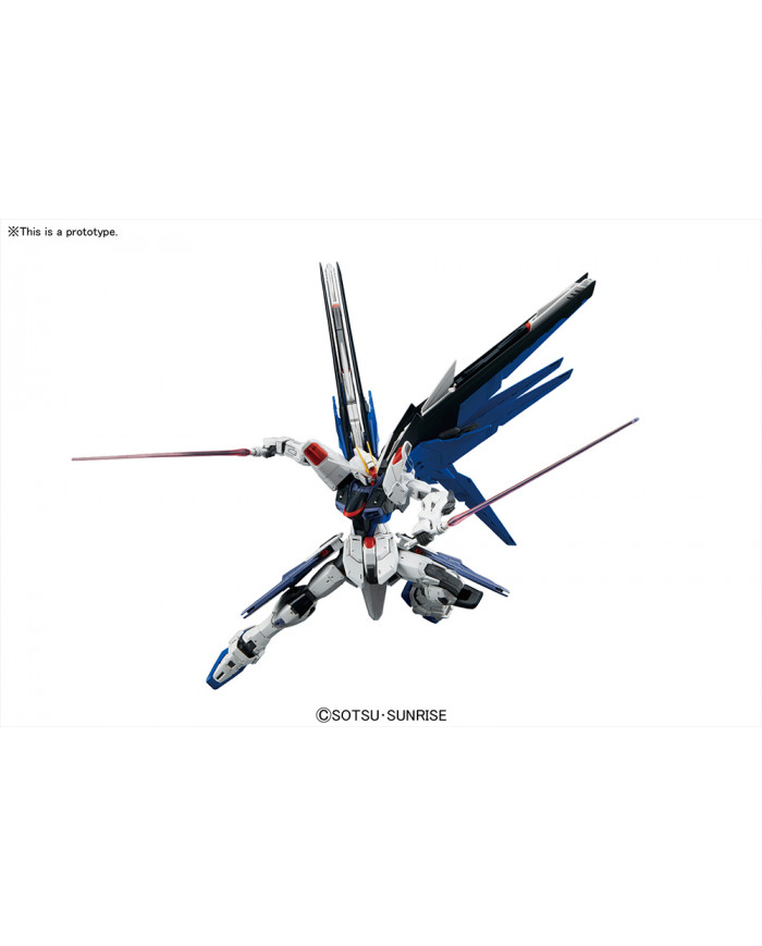 Gundam Freedom ZGMF-X10A : Mobile Suit Gundam SEED Destiny - MG - Ver. 2  | 1/100 | Bandai
